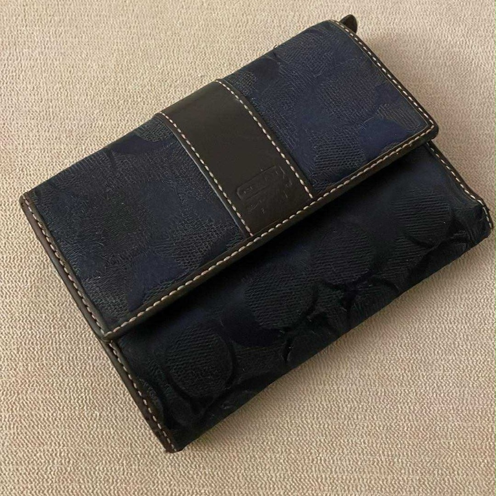 Coach leather/signature wallet